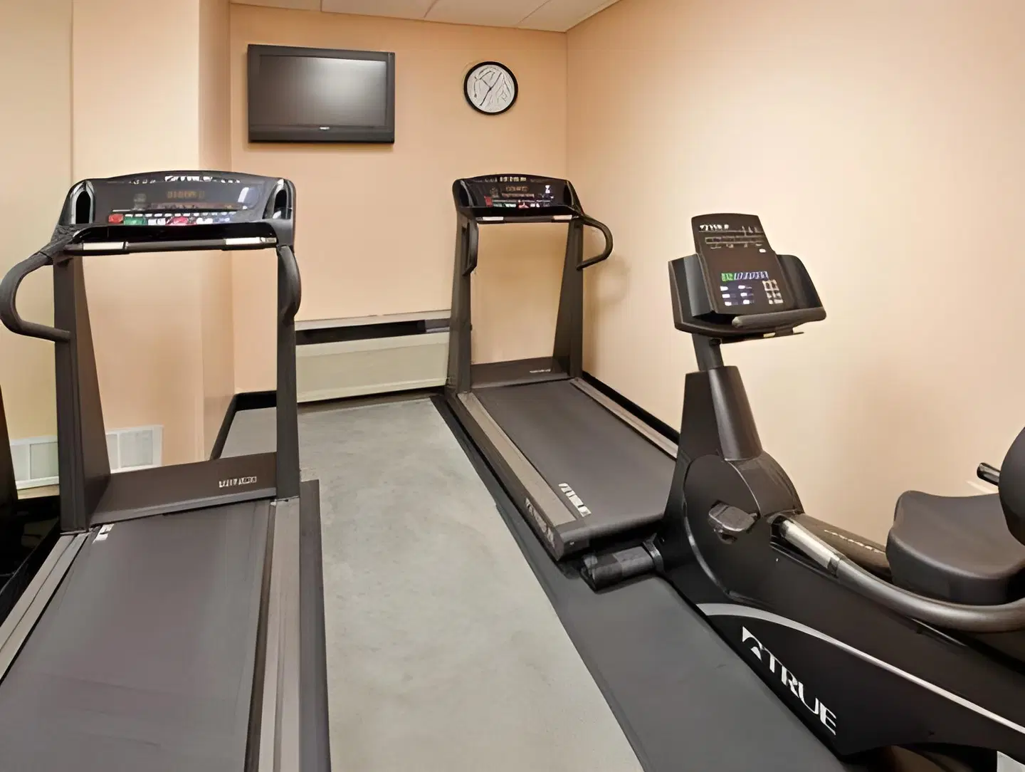 Holiday Inn & Suites Overland Park-Conv Ctr by IHG SPORTS_AND_LEISURE