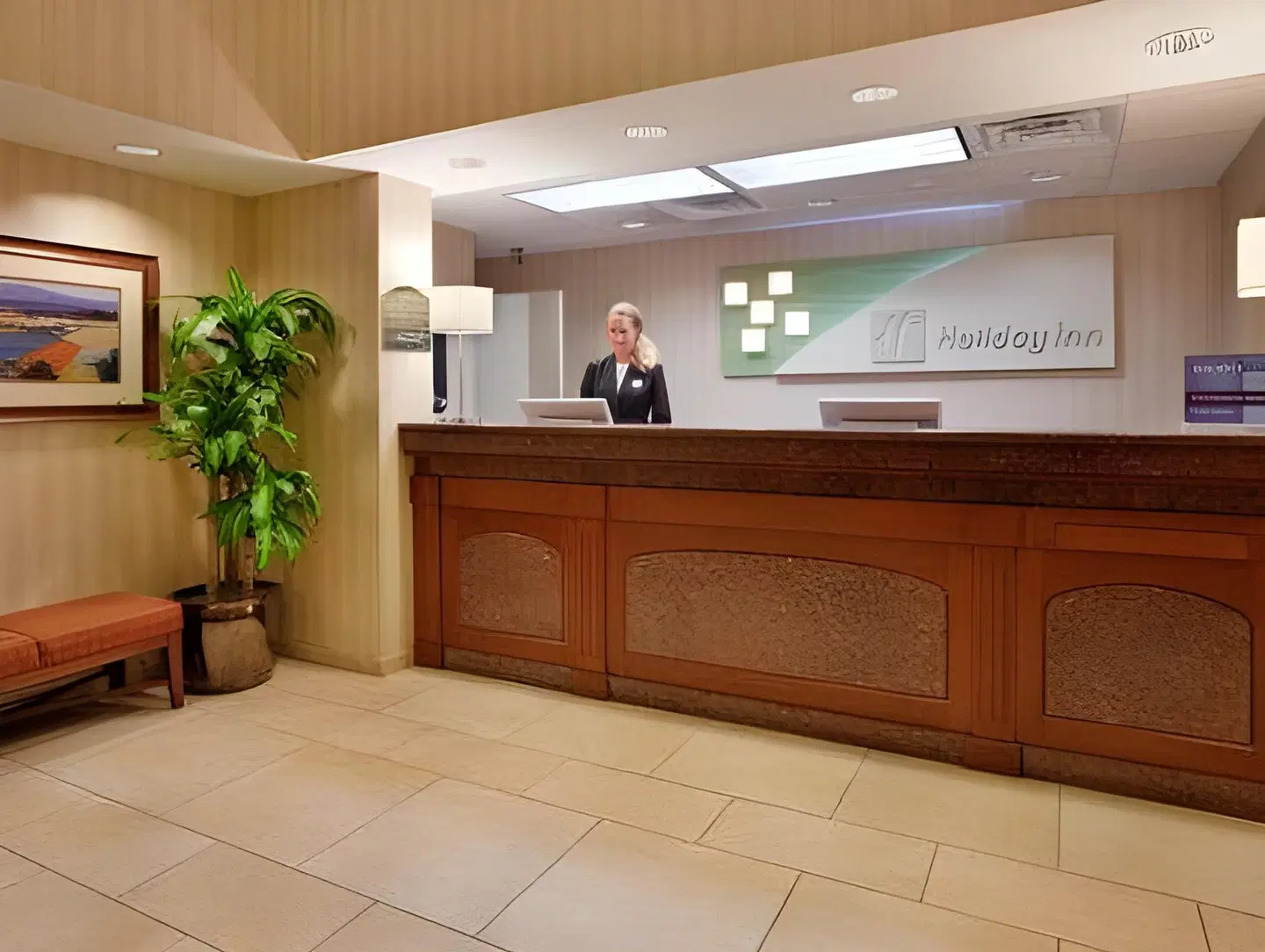 Holiday Inn & Suites Overland Park-Conv Ctr by IHG LOUNGE_LOBBY
