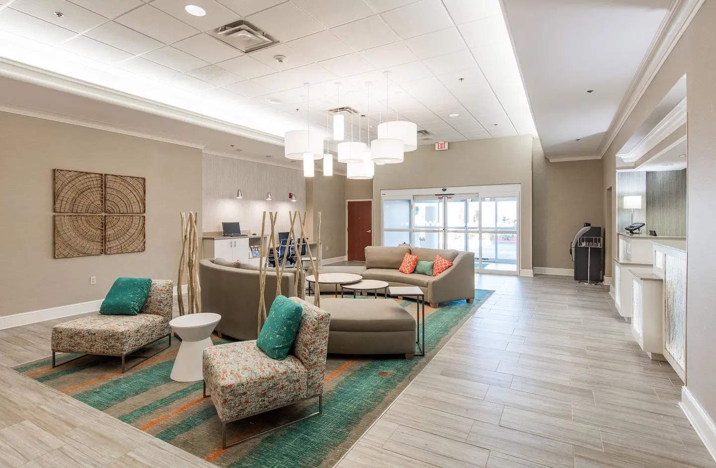 Holiday Inn & Suites Lake City by IHG LOUNGE_LOBBY