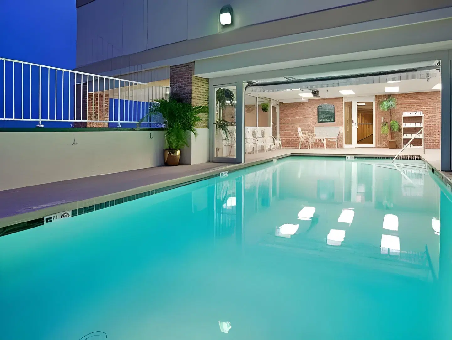 Holiday Inn & Suites Overland Park-Conv Ctr by IHG Hallenbad