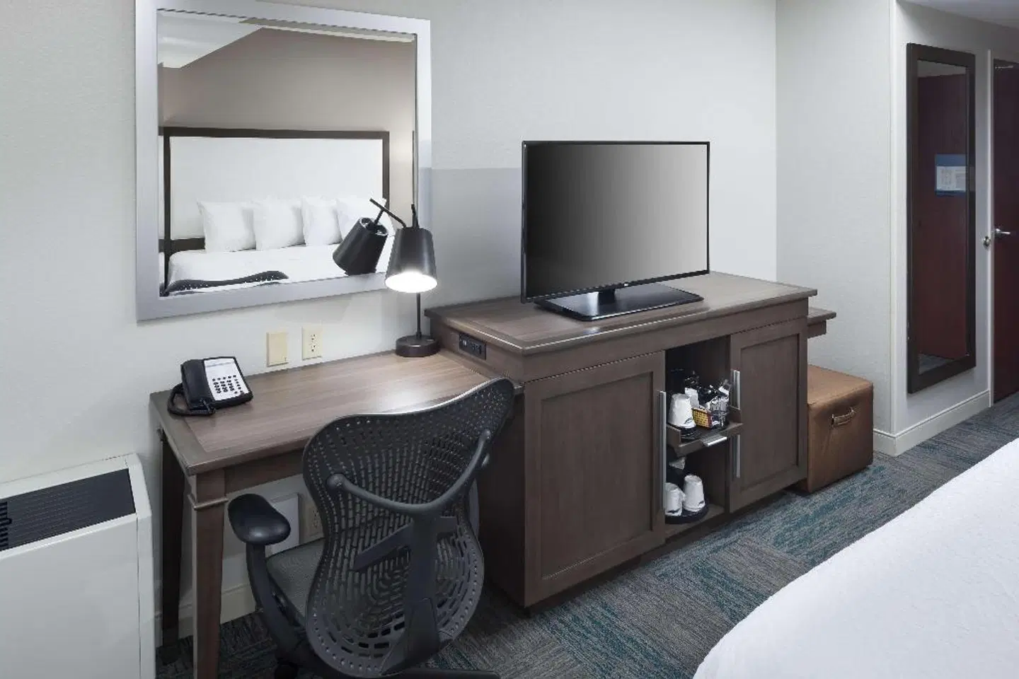 Hampton Inn St. Louis-Downtown (At the Gateway Arch) ROOM_EXAMPLE