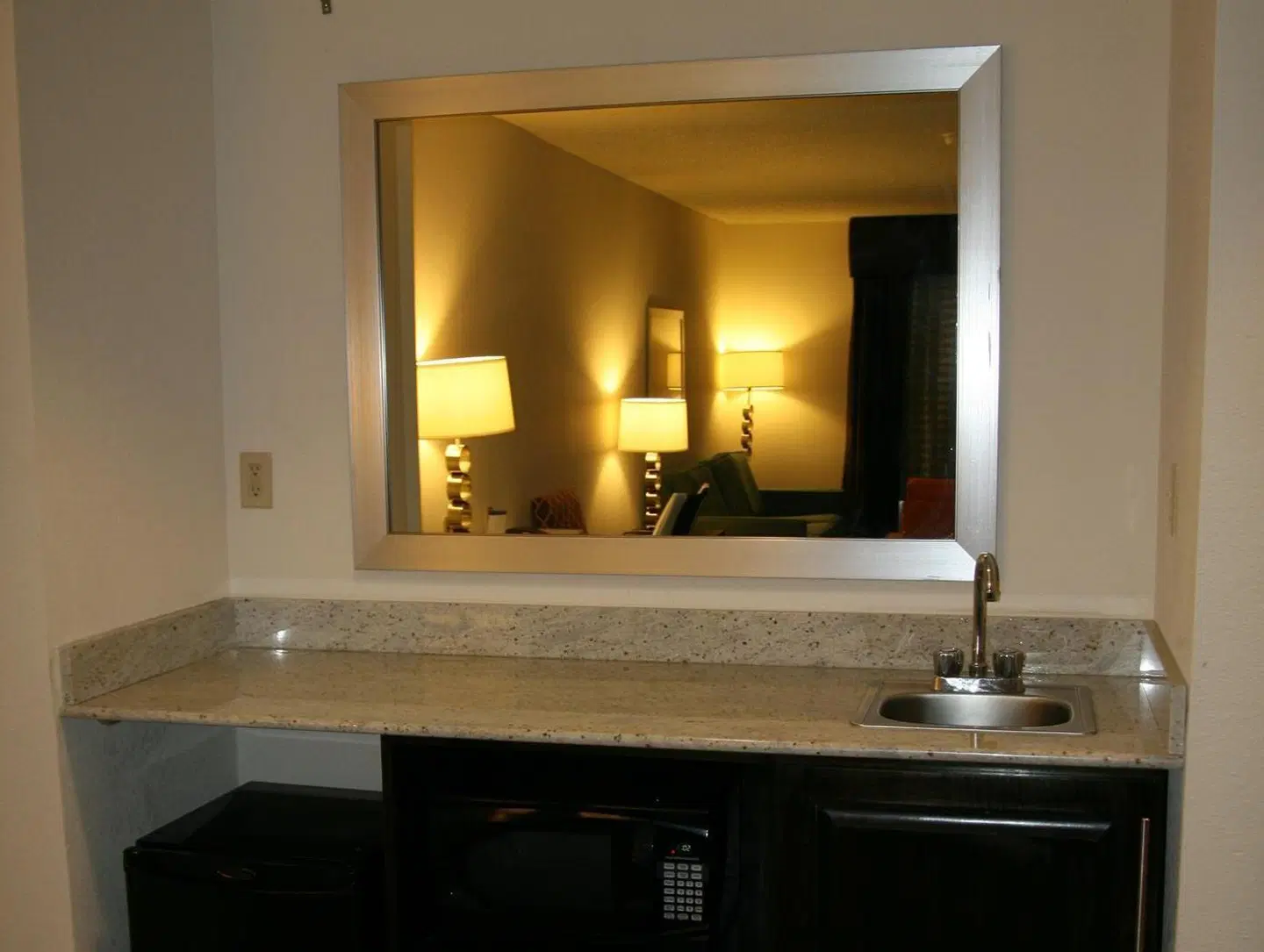 Hampton Inn Shreveport Airport ROOM_EXAMPLE