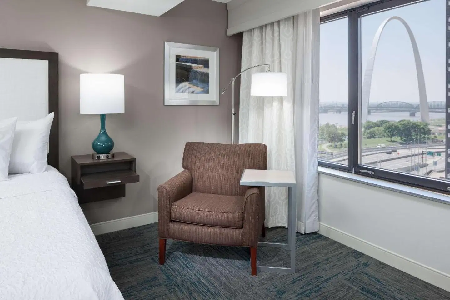 Hampton Inn St. Louis-Downtown (At the Gateway Arch) ROOM_EXAMPLE