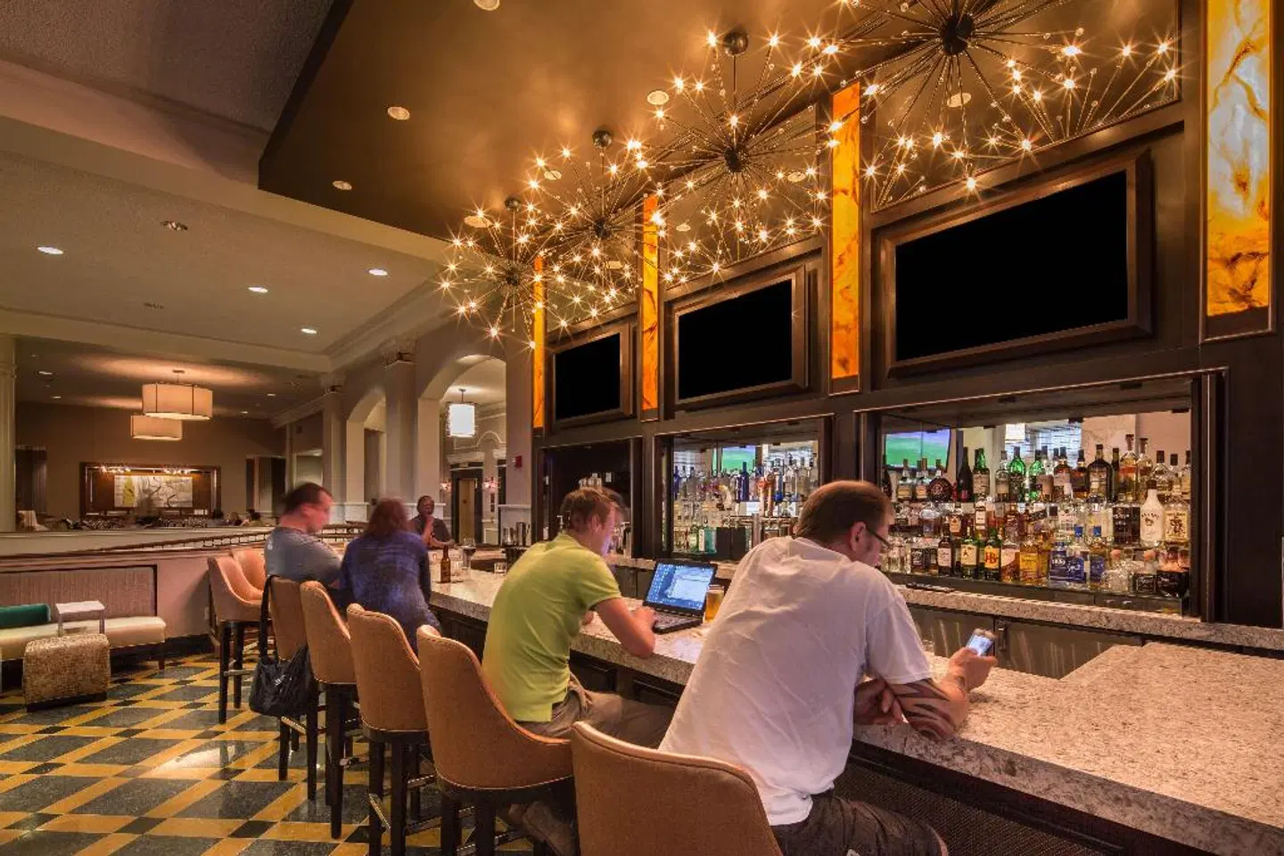 Hilton St. Louis Downtown at the Arch Bar