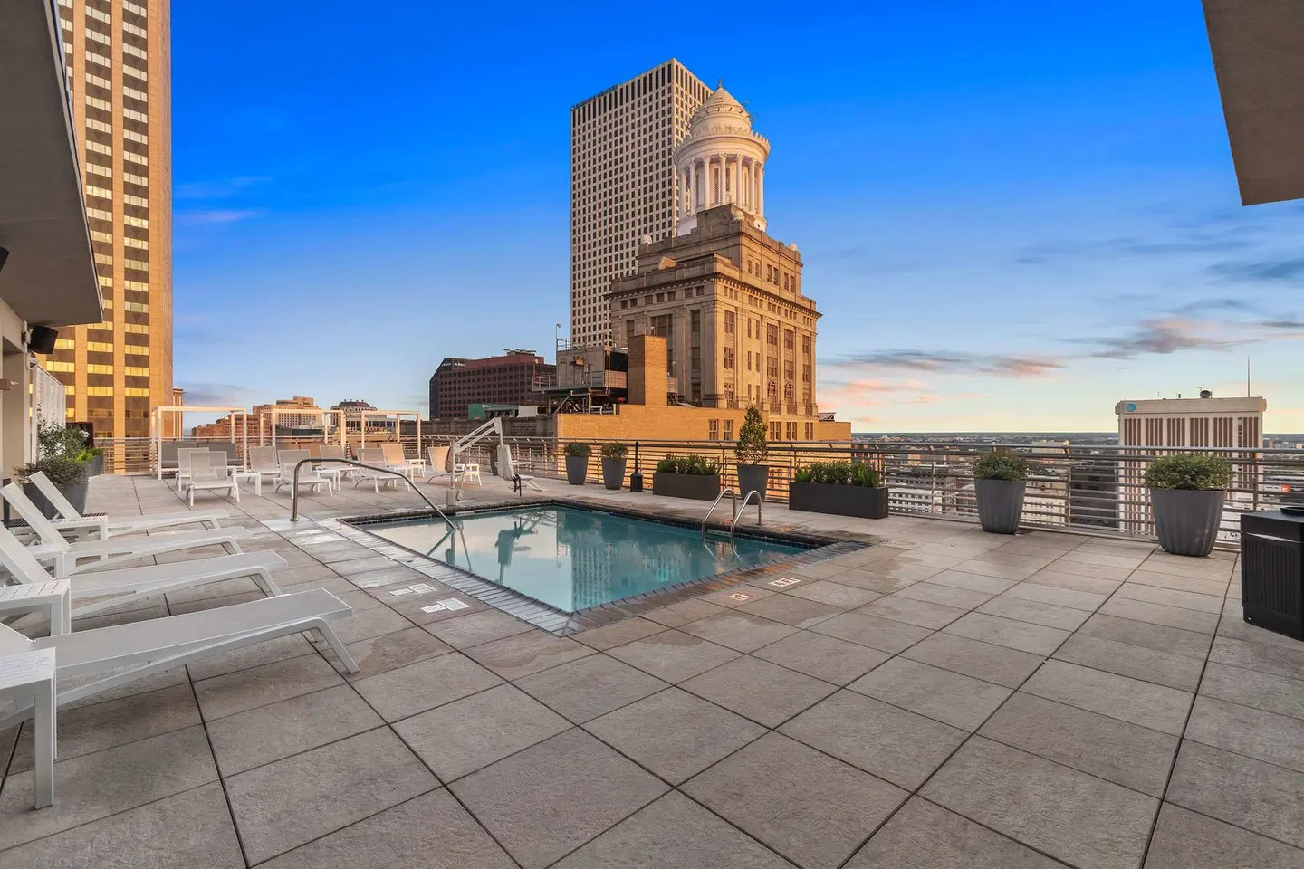 Hilton Garden Inn New Orleans French Quarter/CBD OUTDOOR_POOL