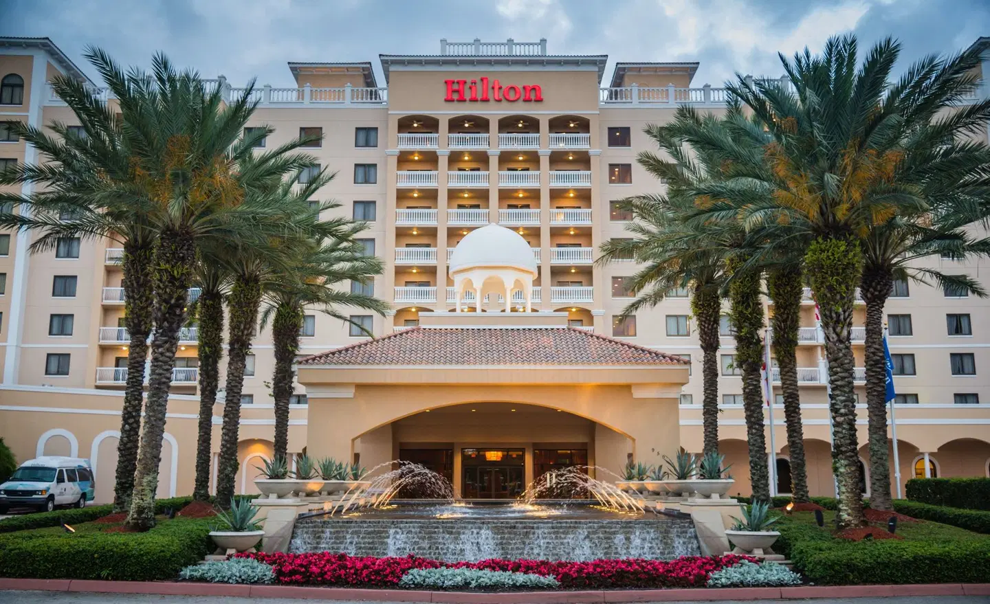 Hilton St. Petersburg Carillon Park EXTERIOR