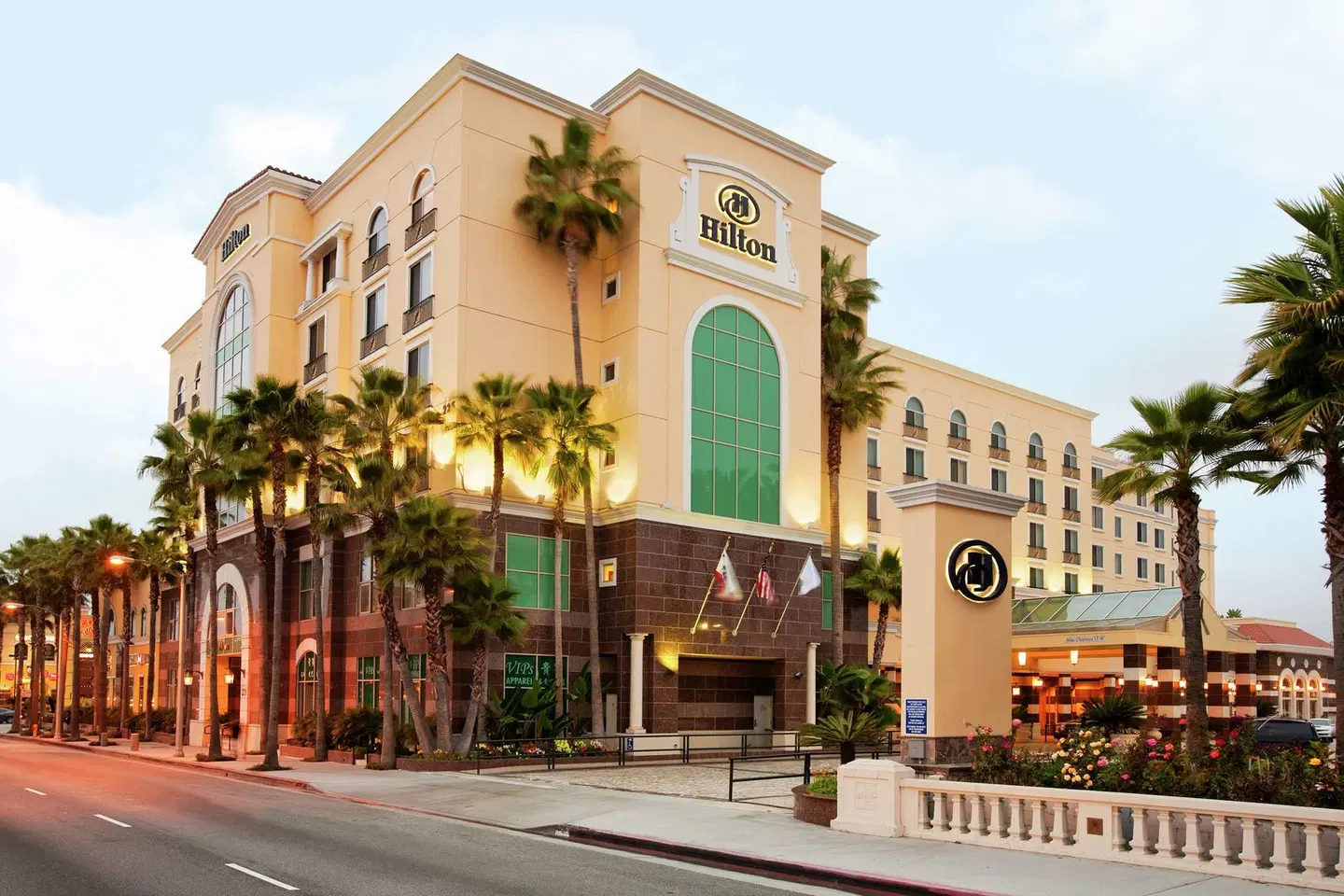 Hilton Los Angeles/San Gabriel EXTERIOR