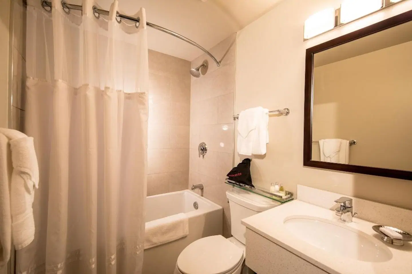 Prestige Oceanview Hotel Prince Rupert Badezimmer