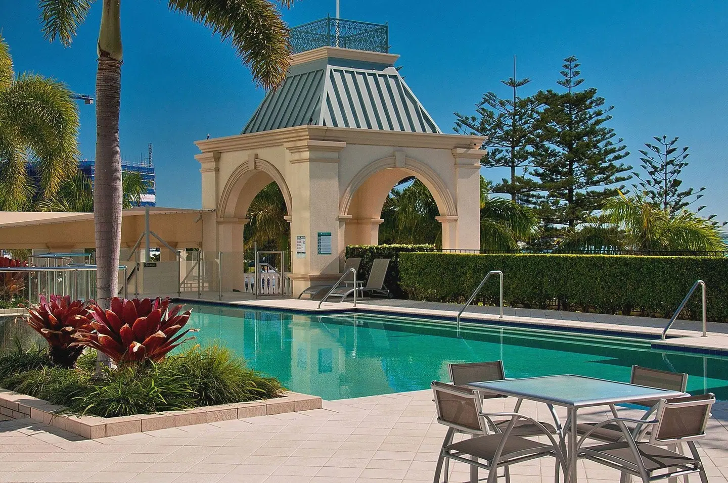 The Grand Apartments OUTDOOR_POOL