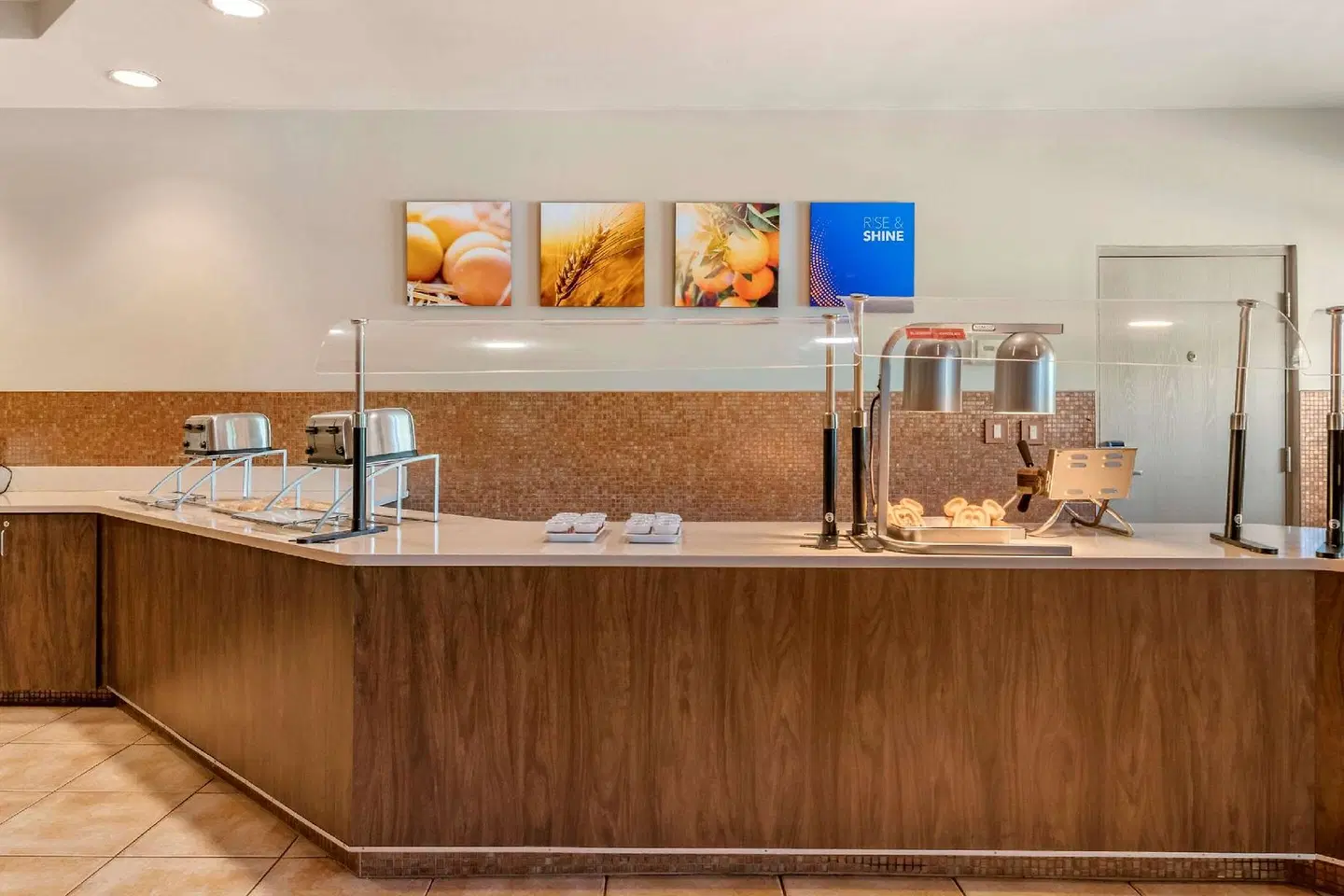 Comfort Suites Maingate East Restaurant