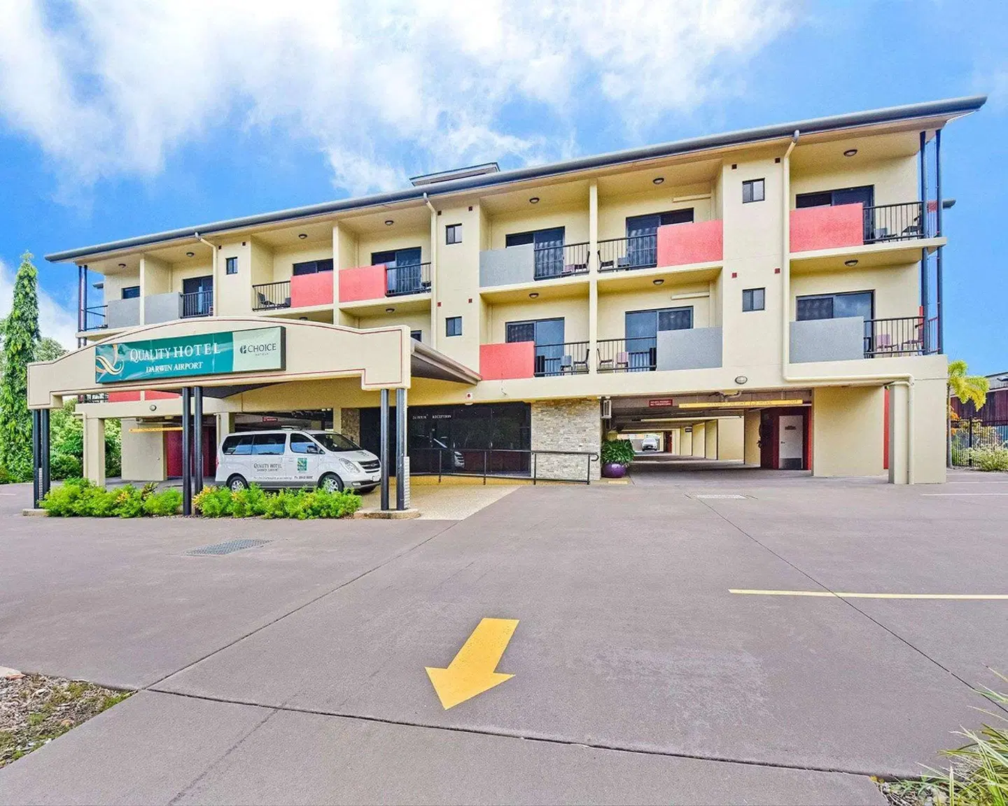 Quality Hotel Darwin Airport EXTERIOR
