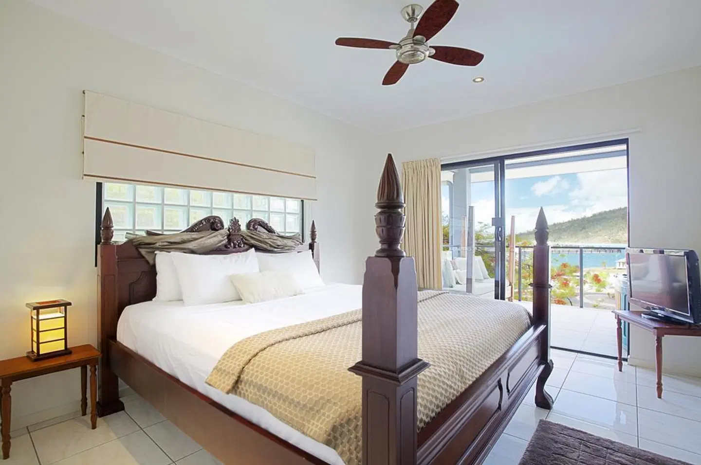 at Waterfront Whitsunday Retreat ROOM_EXAMPLE