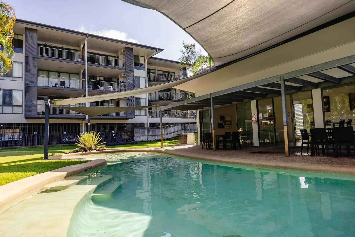 Beaches on Lammermoor Apartments Hallenbad