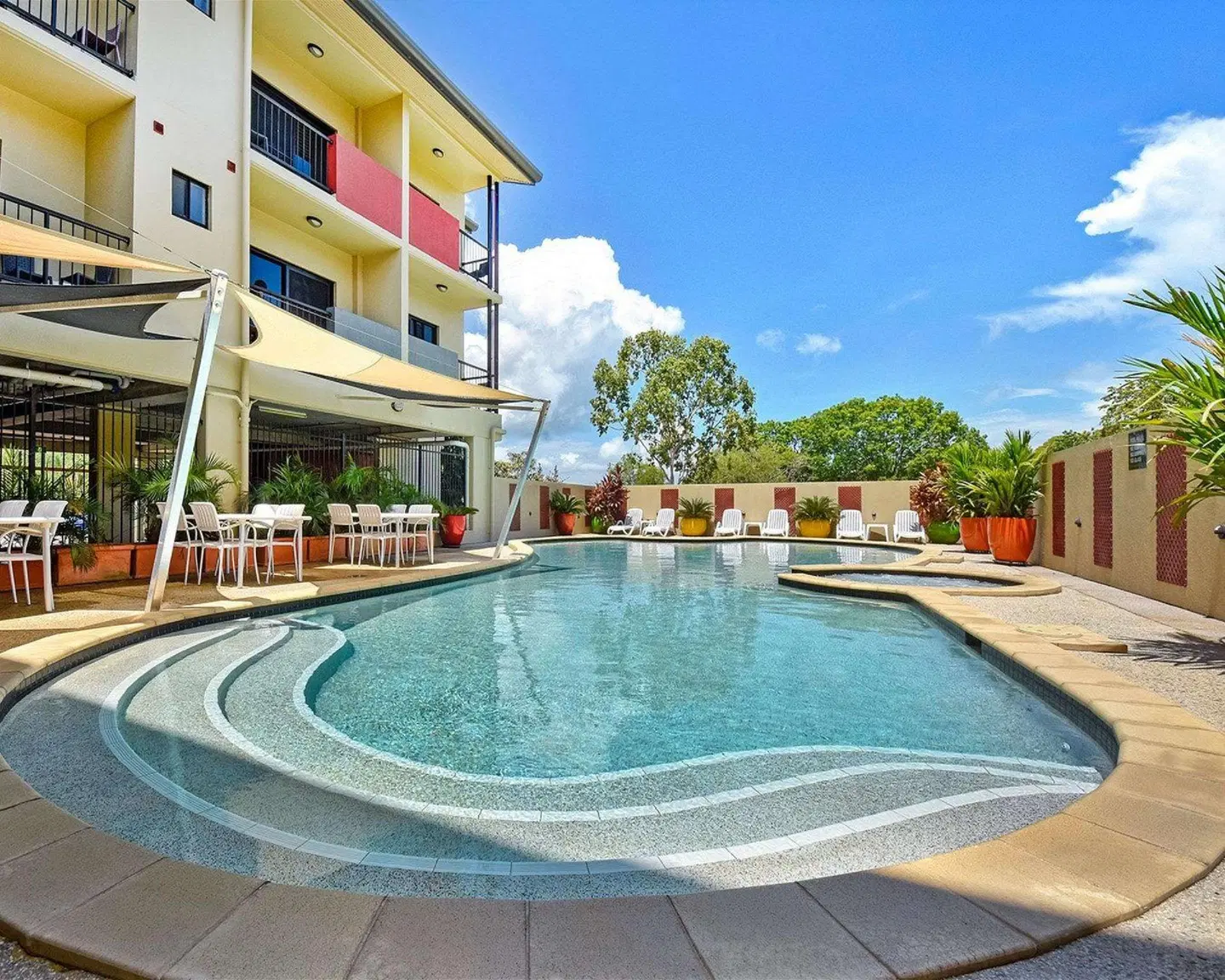 Quality Hotel Darwin Airport OUTDOOR_POOL