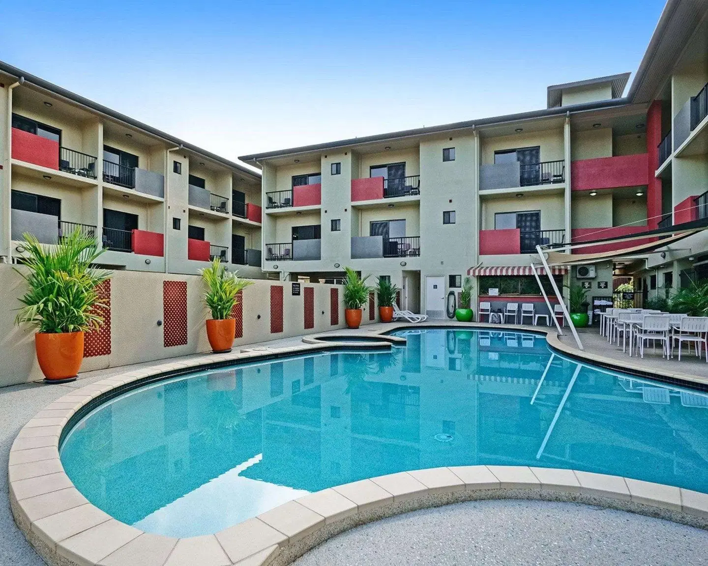 Quality Hotel Darwin Airport OUTDOOR_POOL