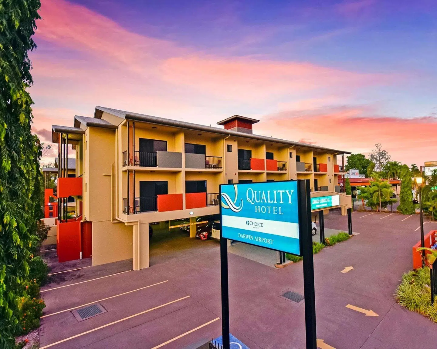 Quality Hotel Darwin Airport EXTERIOR