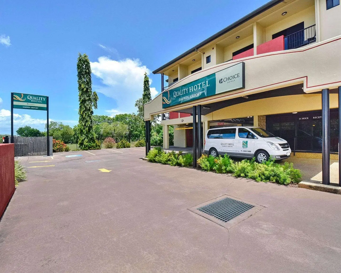 Quality Hotel Darwin Airport EXTERIOR