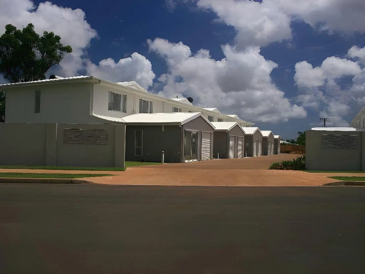 Alexandra Apartments EXTERIOR