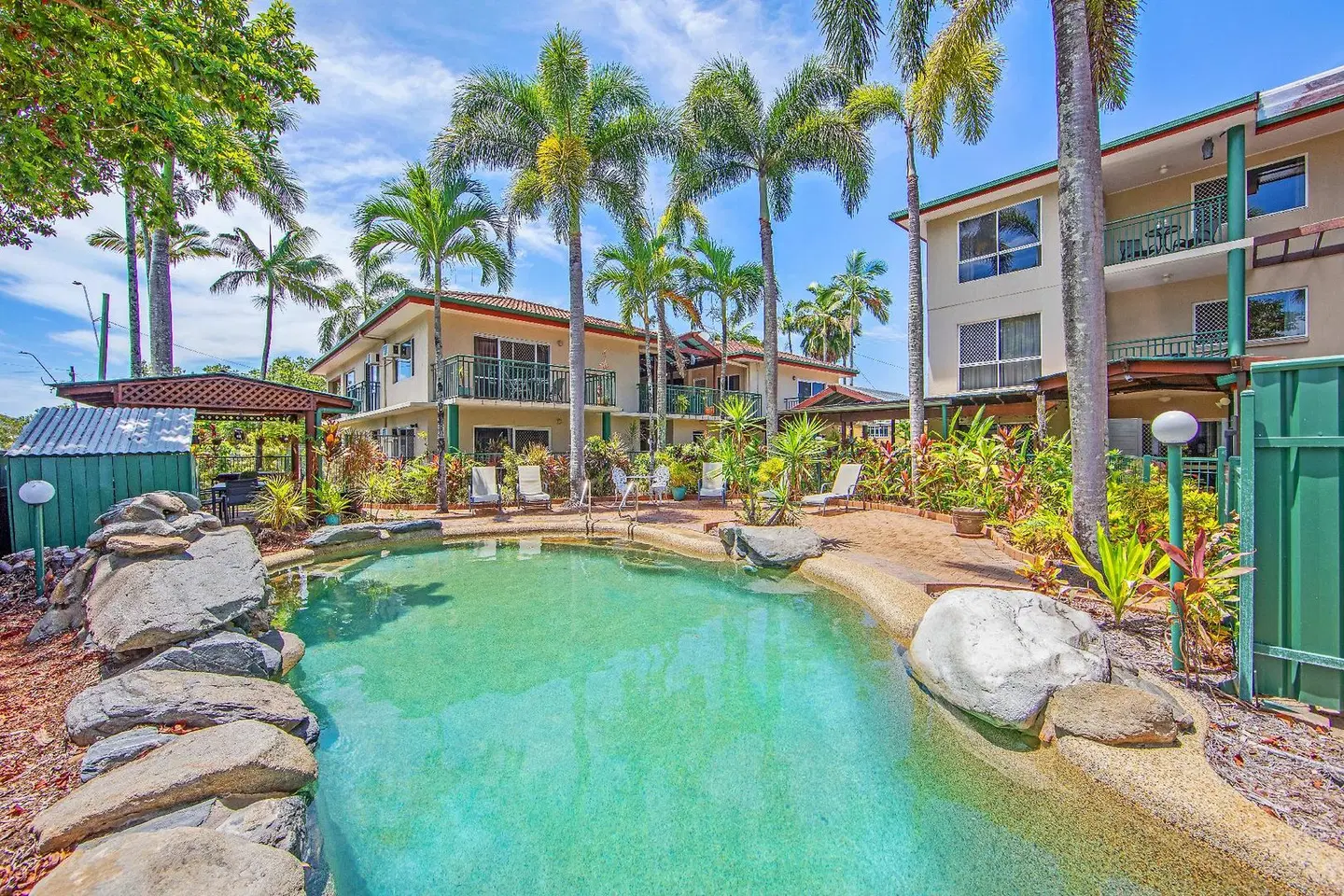Koala Court Holiday Apartments OUTDOOR_POOL