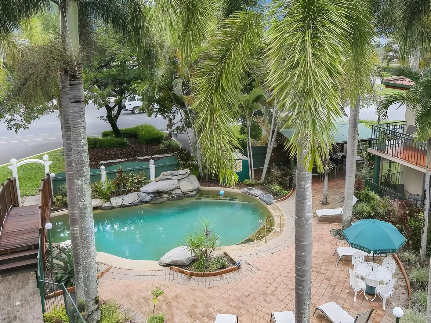 Koala Court Holiday Apartments OUTDOOR_POOL