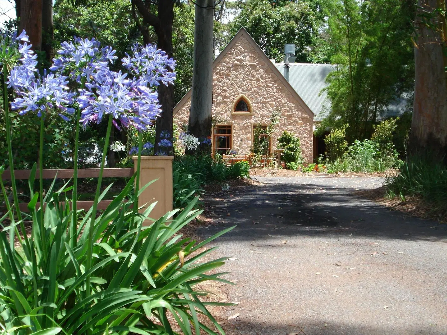 Witches Falls Cottages Garten
