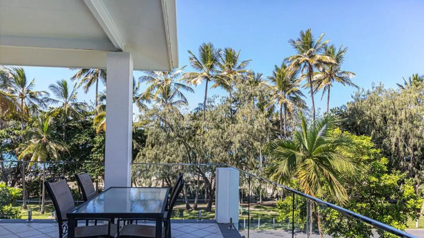 Latitude16 Beaches Resort Port Douglas Terrasse