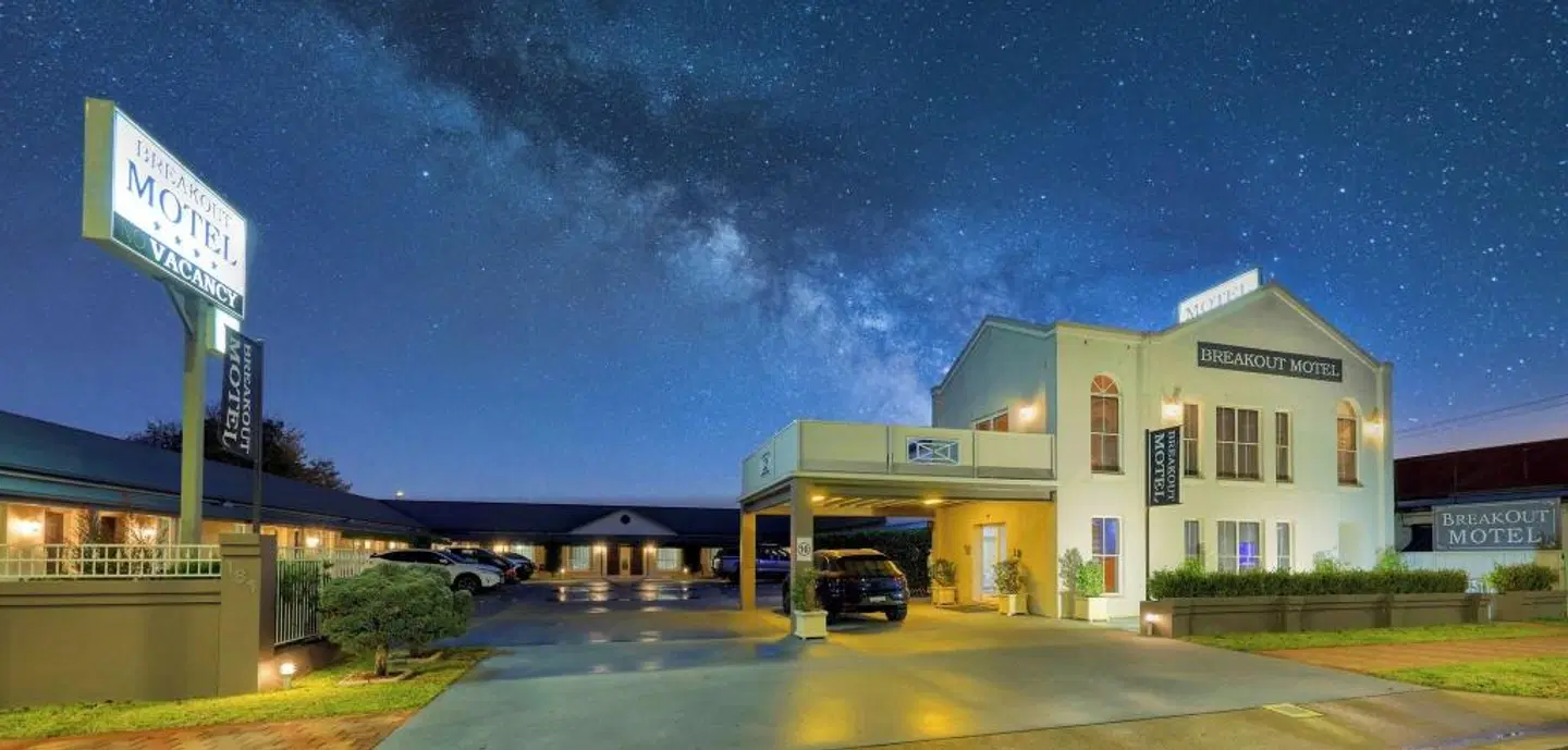 Breakout Motor Inn EXTERIOR