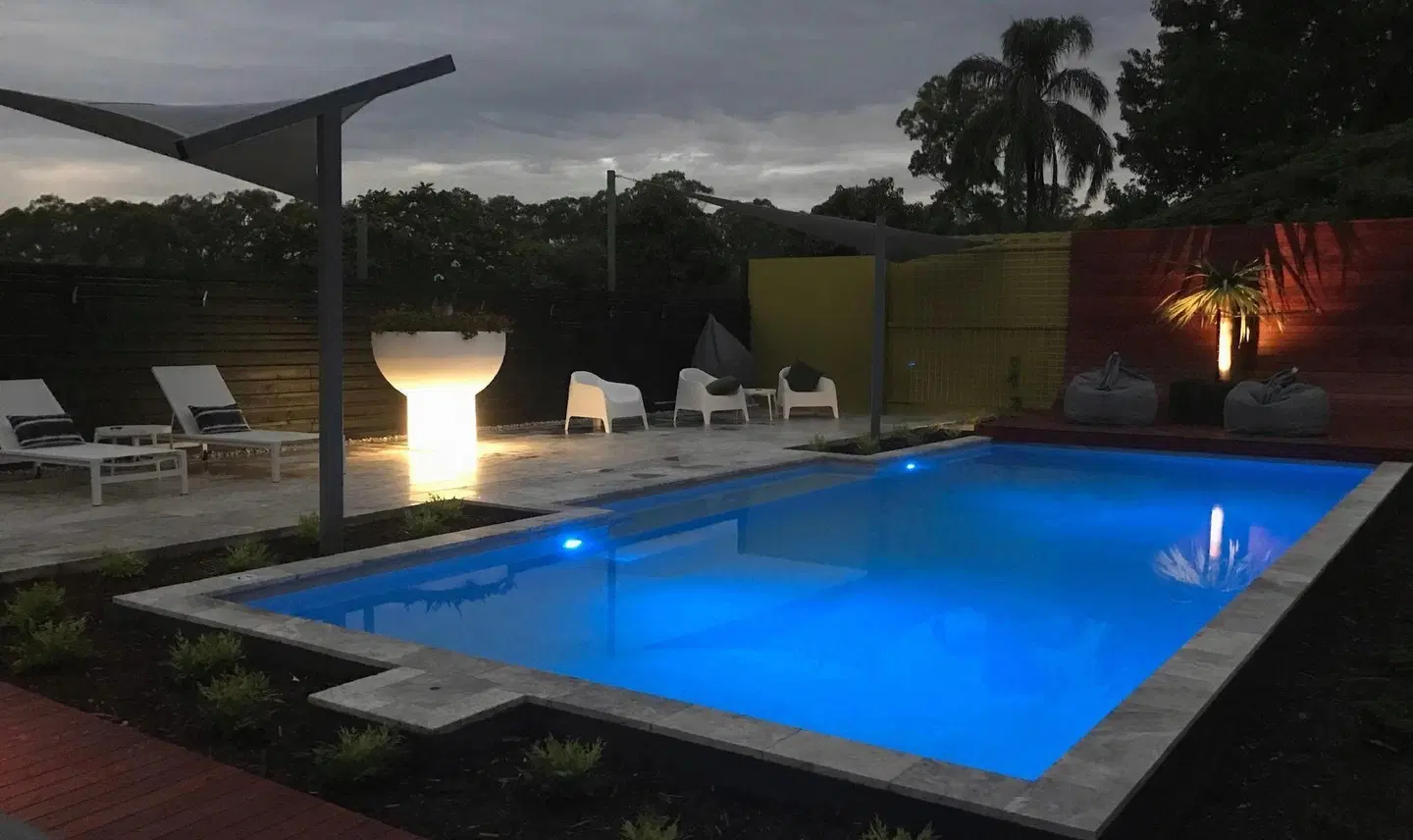 Glass On Glasshouse OUTDOOR_POOL