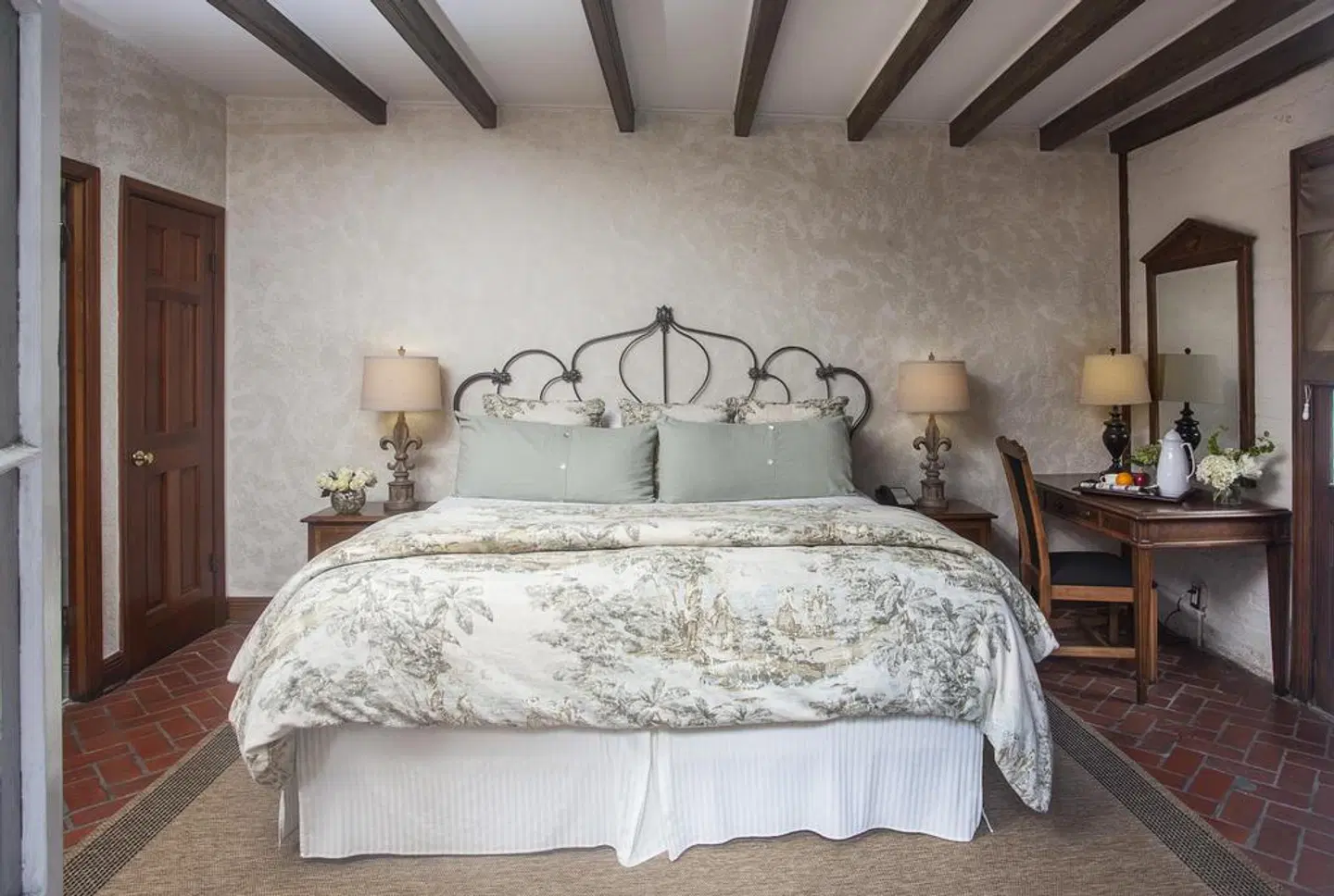 Chateau Hotel HEALTH_BEAUTY