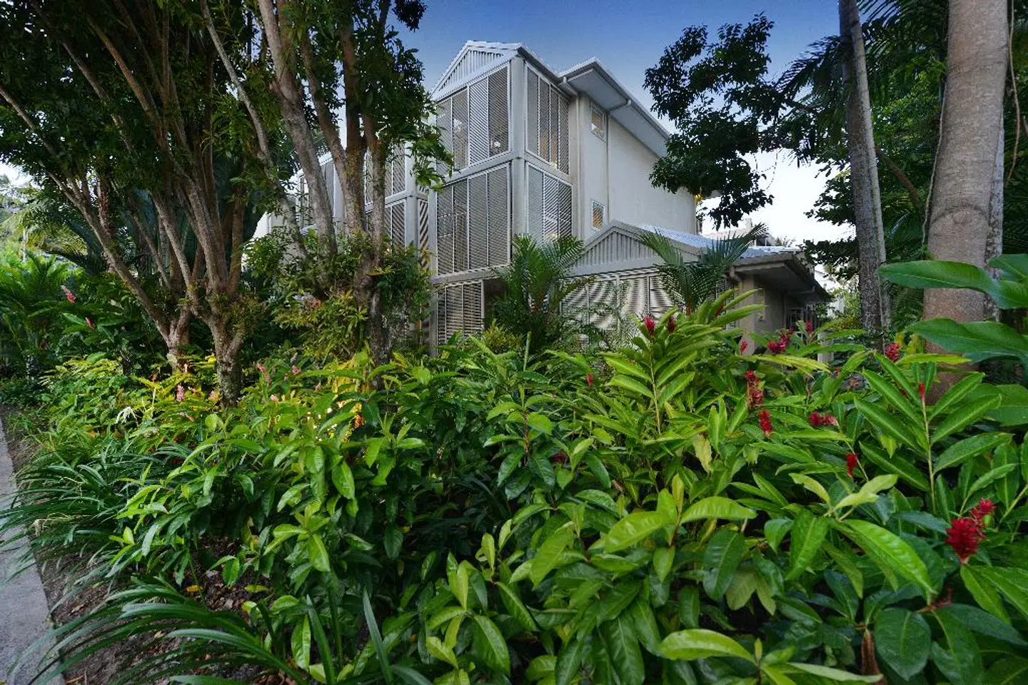 Port Douglas on Macrossan EXTERIOR
