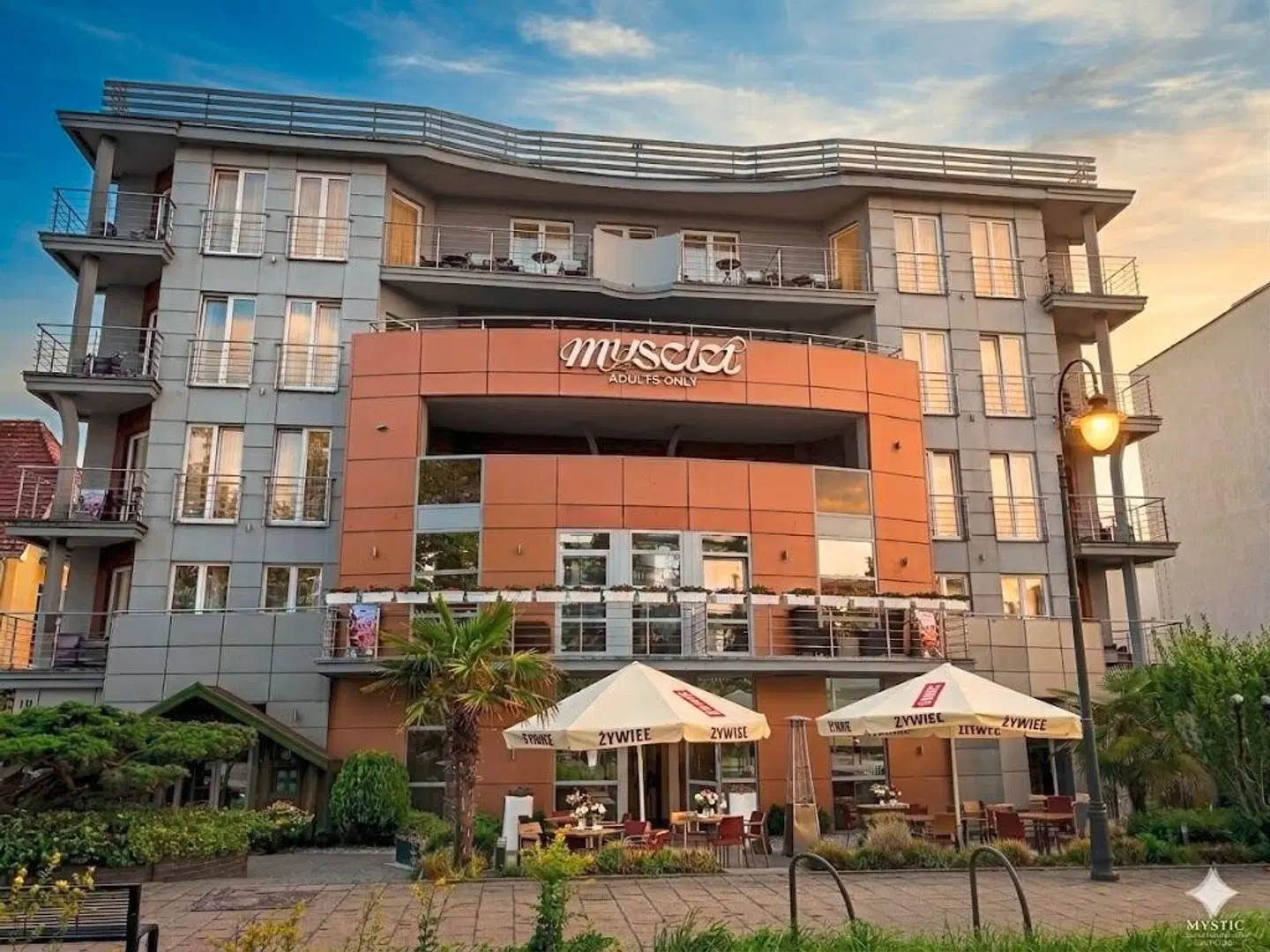 Muselet Adults Only EXTERIOR