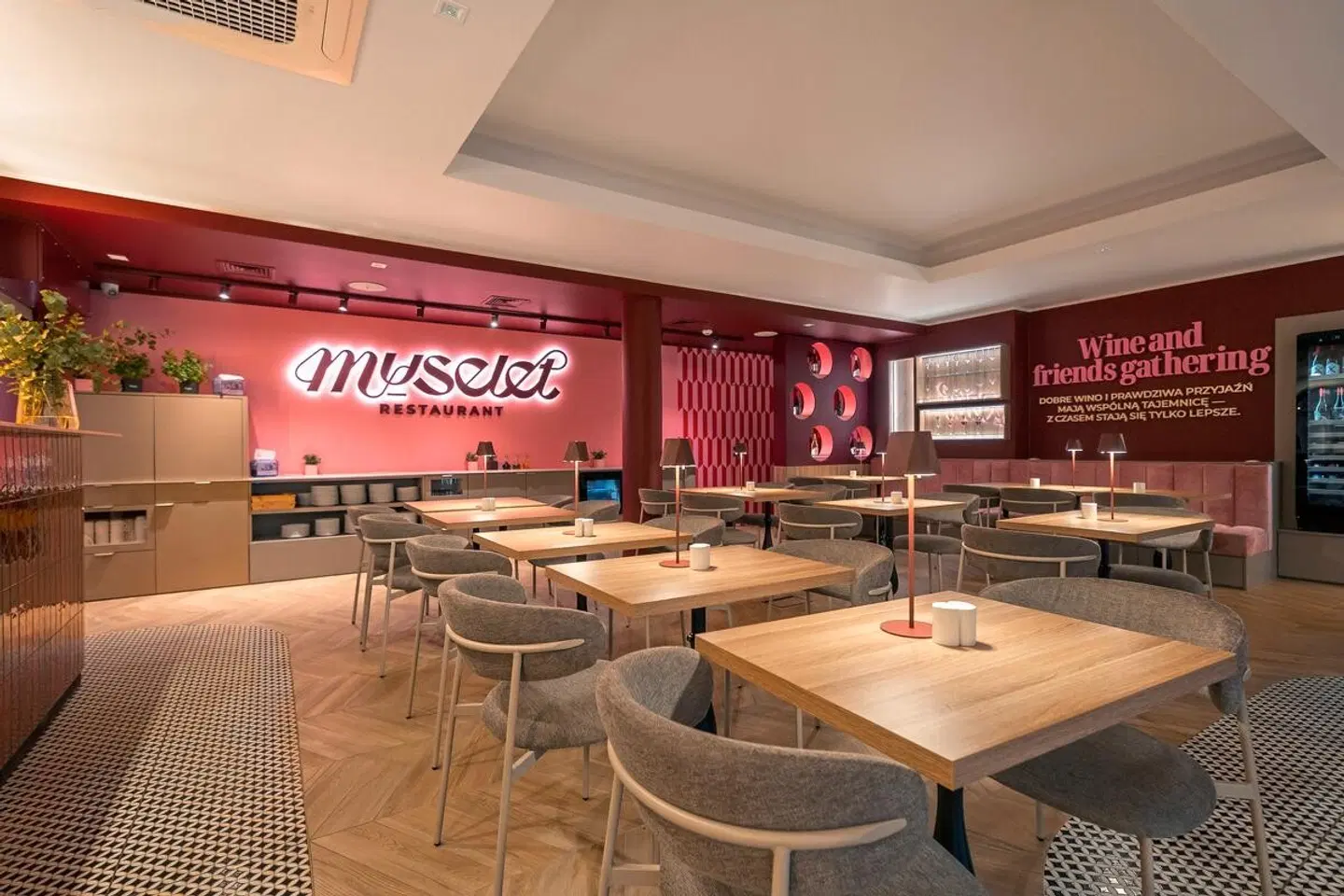 Muselet Adults Only Bar