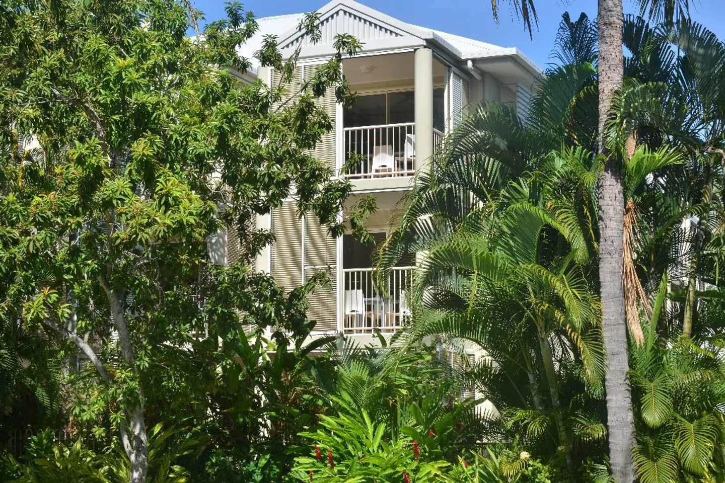 Port Douglas on Macrossan EXTERIOR