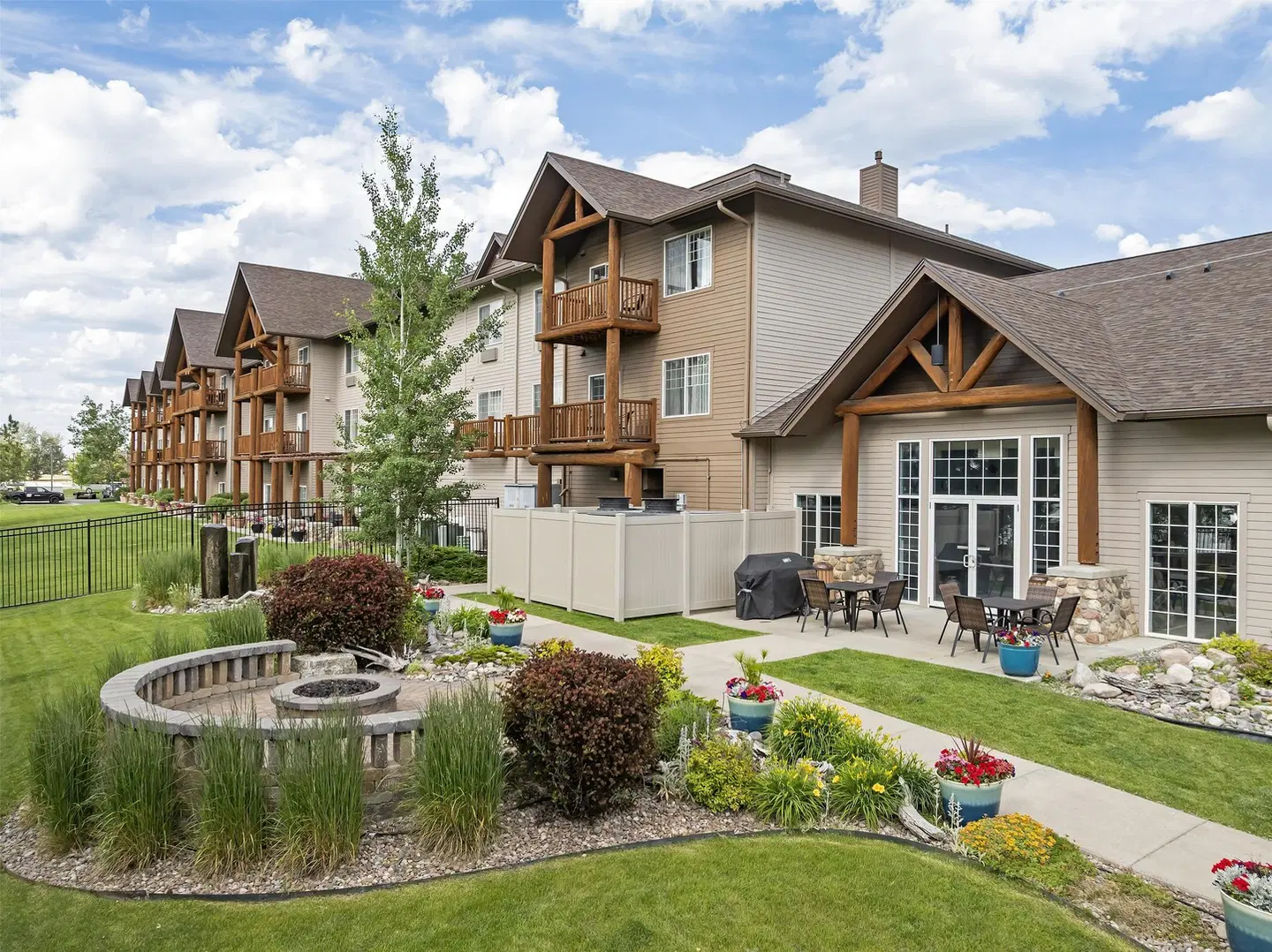 Best Western Plus Riverfront Hotel & Suites EXTERIOR