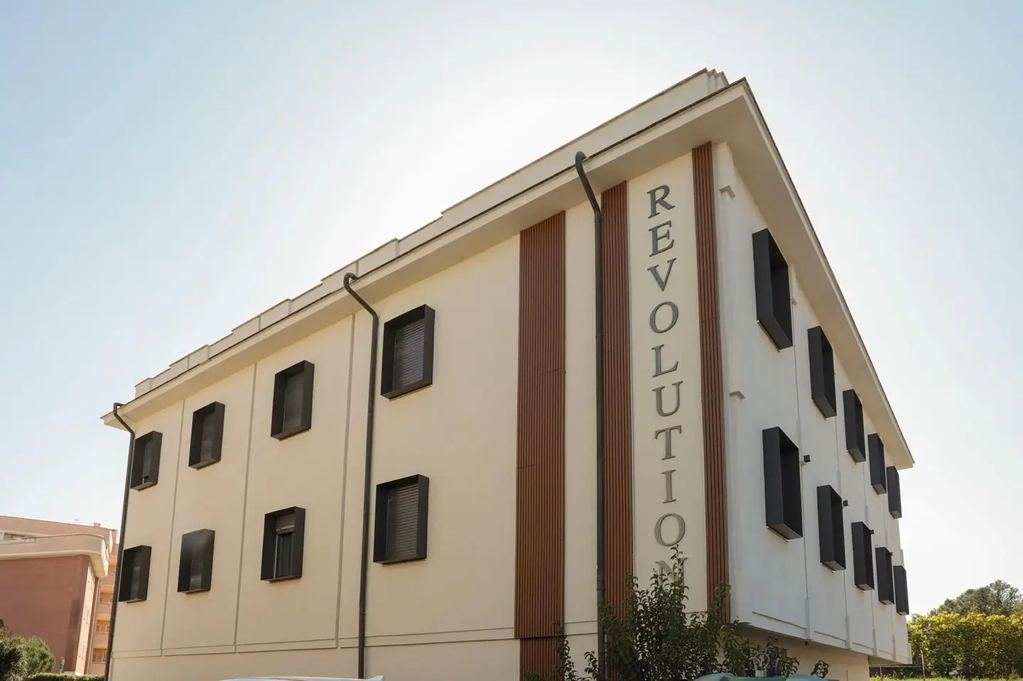 Revolution Hotel EXTERIOR