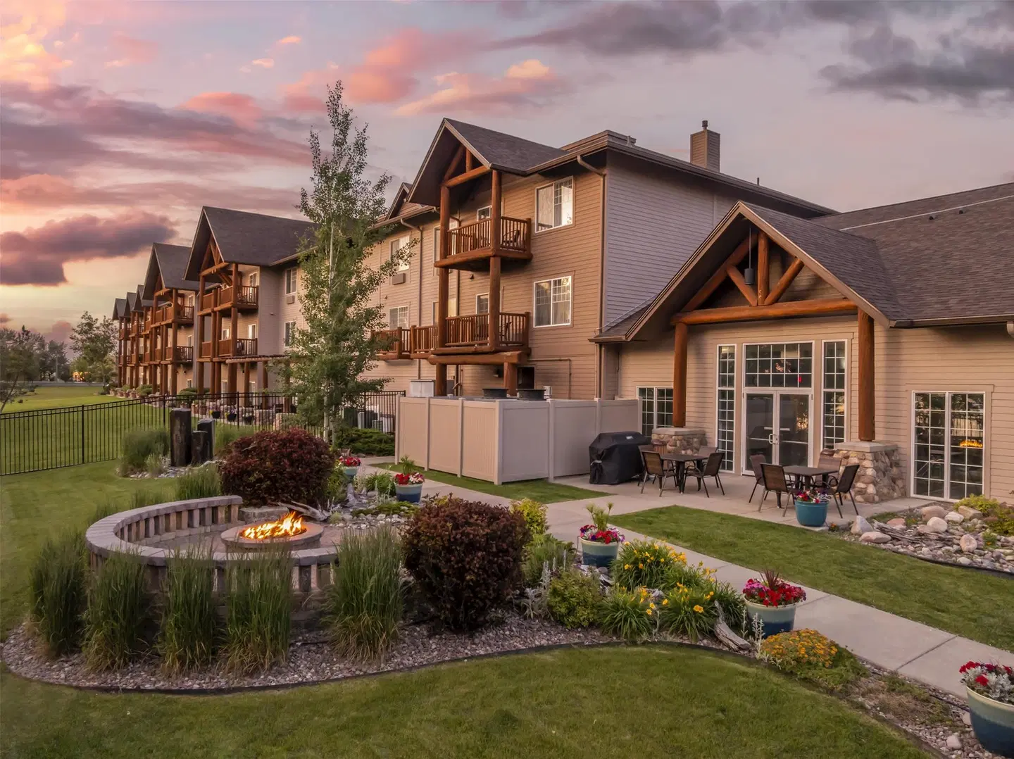 Best Western Plus Riverfront Hotel & Suites EXTERIOR
