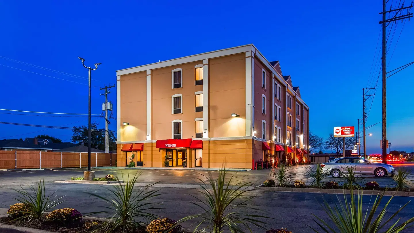 Best Western Plus O'hare International South Hotel EXTERIOR