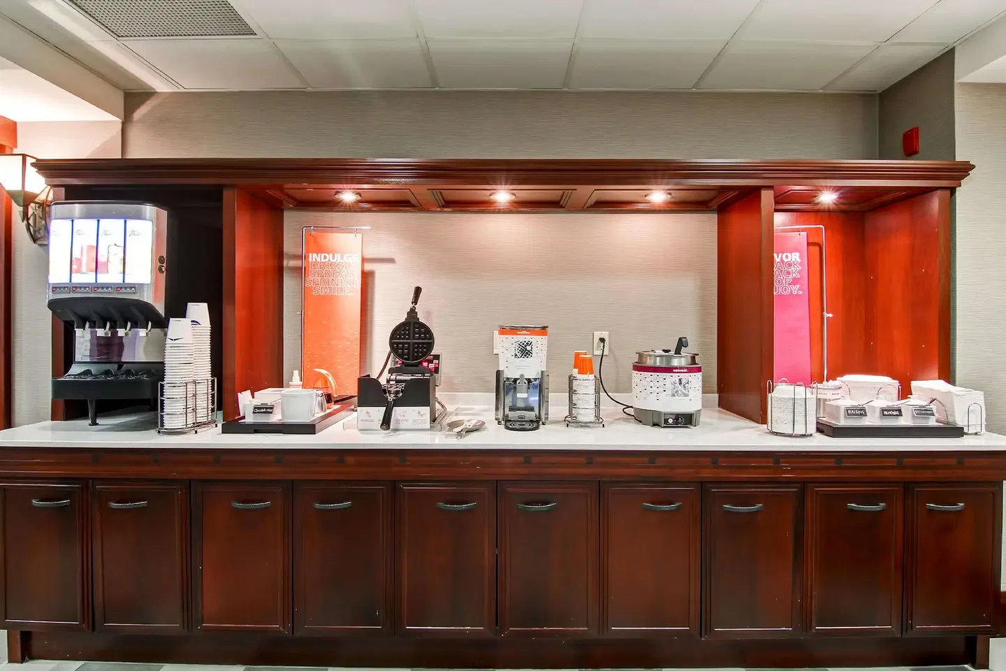 Hampton Inn & Suites by Hilton Guelph Bar