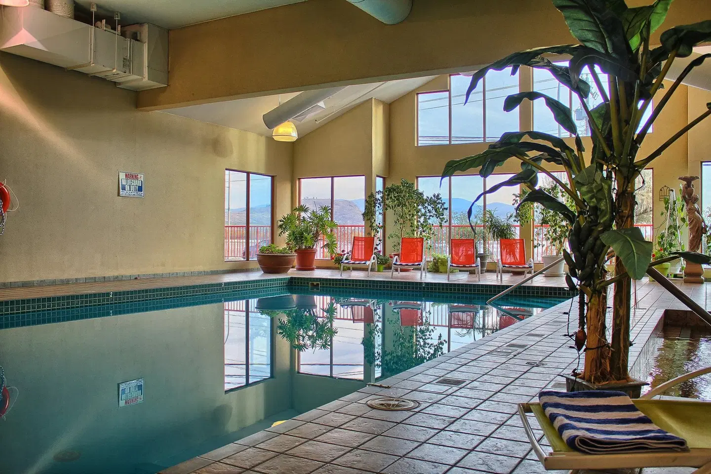 Holiday Inn & Suites Osoyoos by IHG Hallenbad
