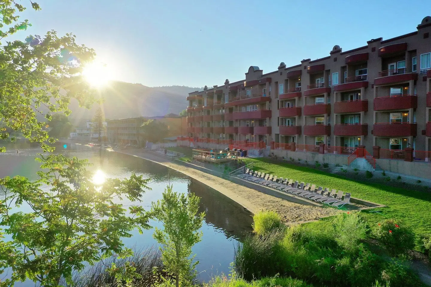 Holiday Inn & Suites Osoyoos by IHG EXTERIOR