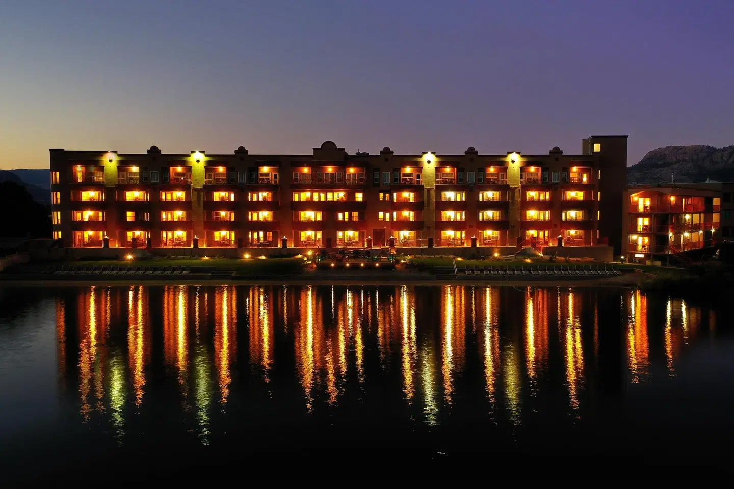 Holiday Inn & Suites Osoyoos by IHG EXTERIOR