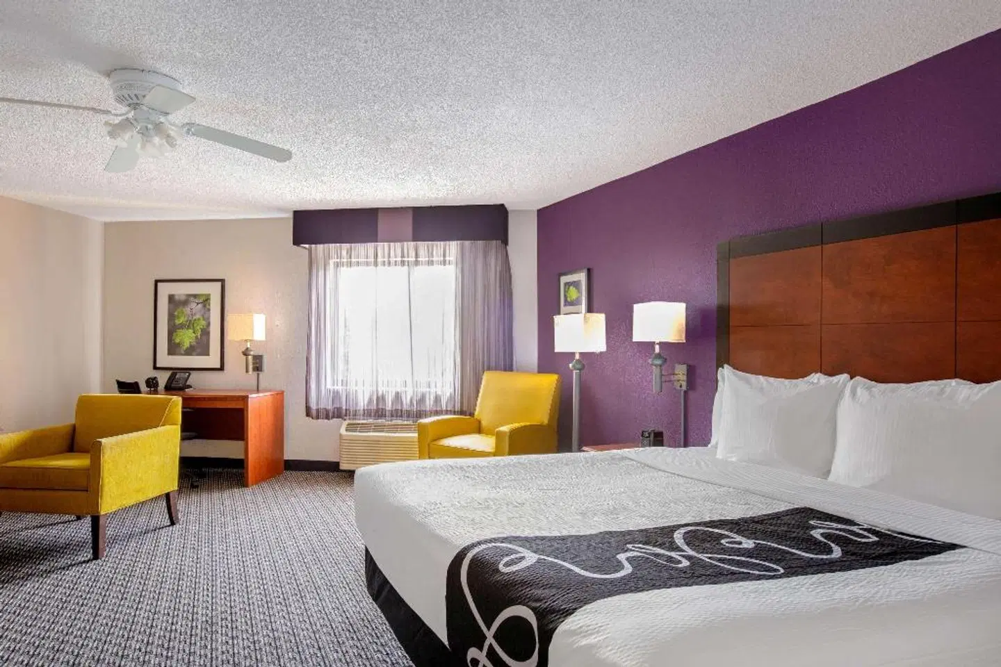 La Quinta Inn & Suites Miami Airport East ROOM_EXAMPLE