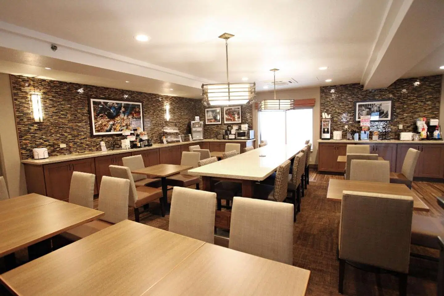 Best Western PLUS CottonTree Inn Bar