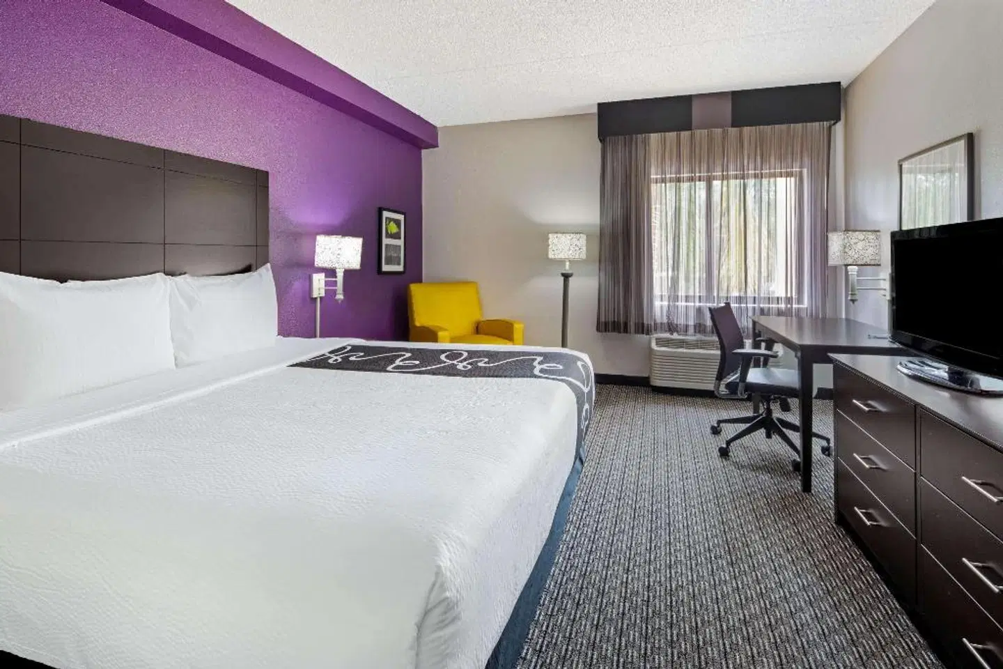 La Quinta Inn & Suites Miami Airport East ROOM_EXAMPLE
