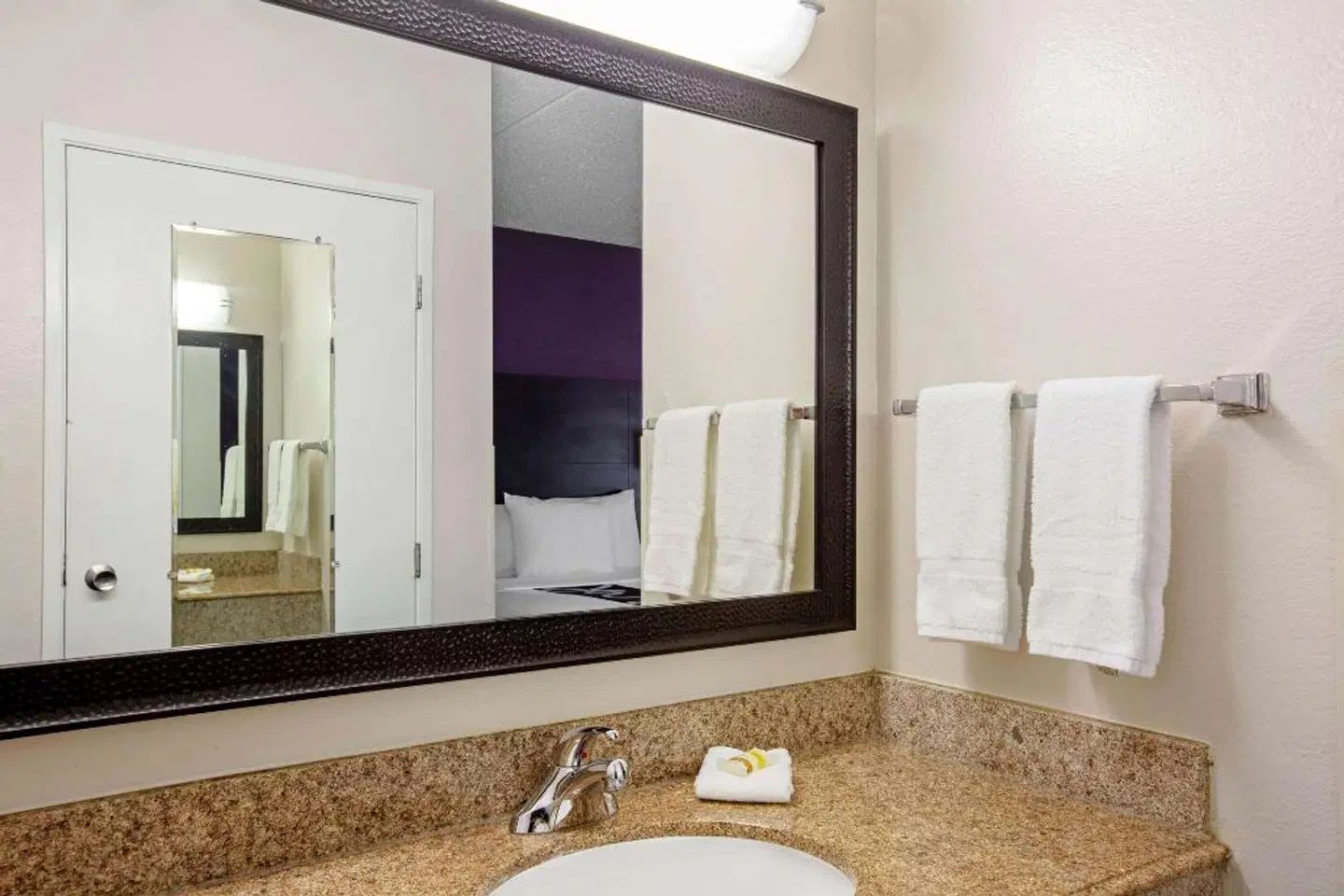 La Quinta Inn & Suites Miami Airport East Badezimmer