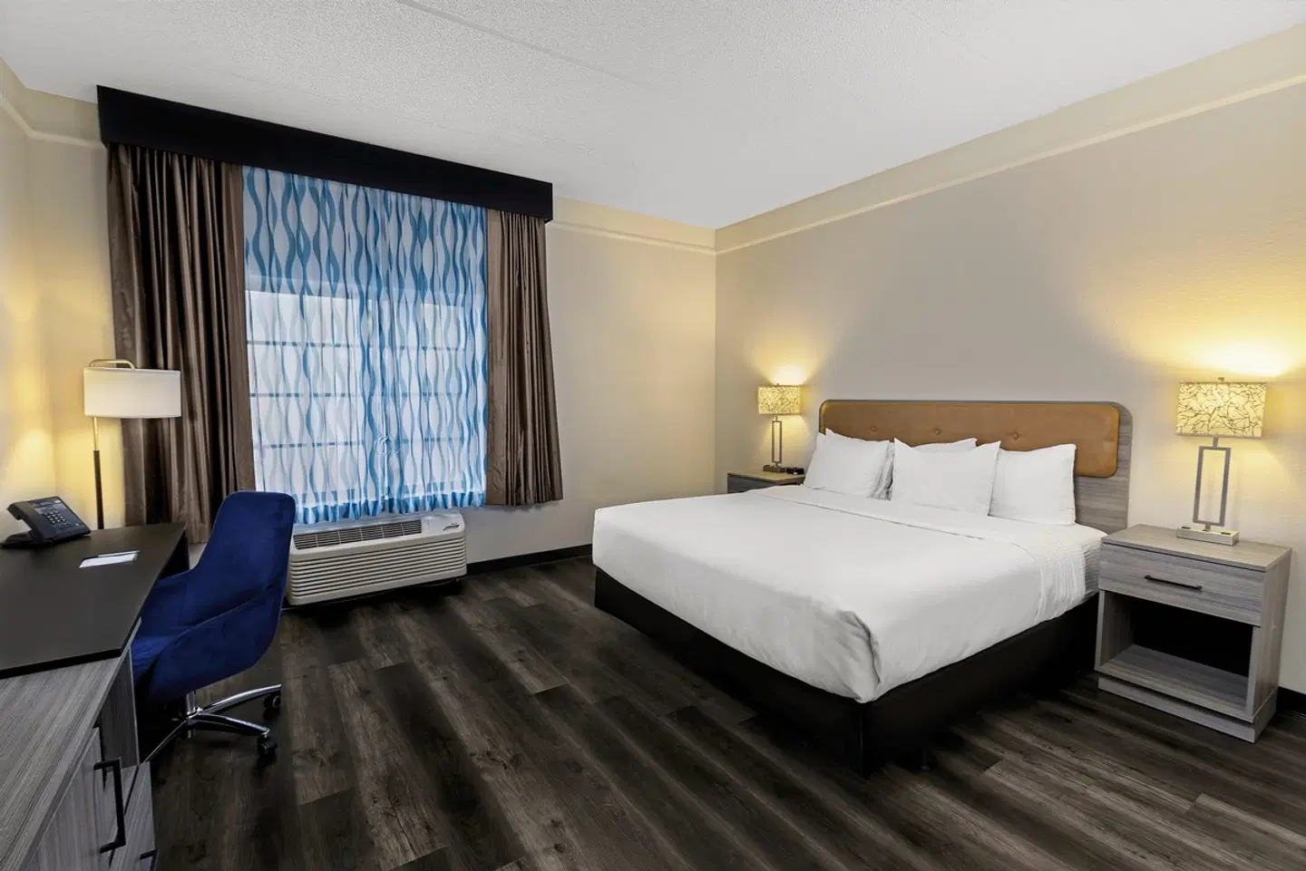 La Quinta Inn & Suites Miami Airport West ROOM_EXAMPLE