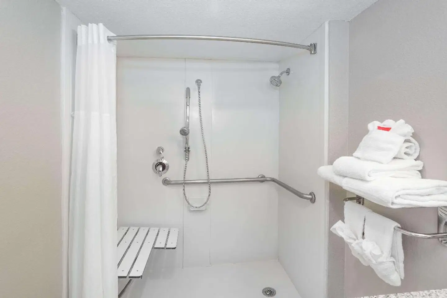 Baymont by Wyndham Tallahassee Central Badezimmer