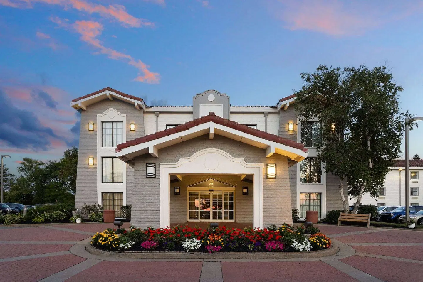 La Quinta Inn by Wyndham Pittsburgh Airport EXTERIOR