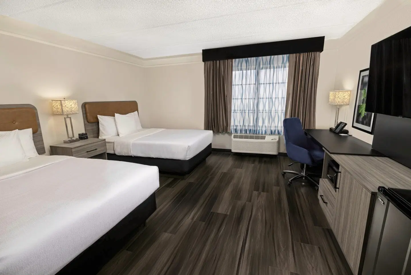 La Quinta Inn & Suites Miami Airport West ROOM_EXAMPLE