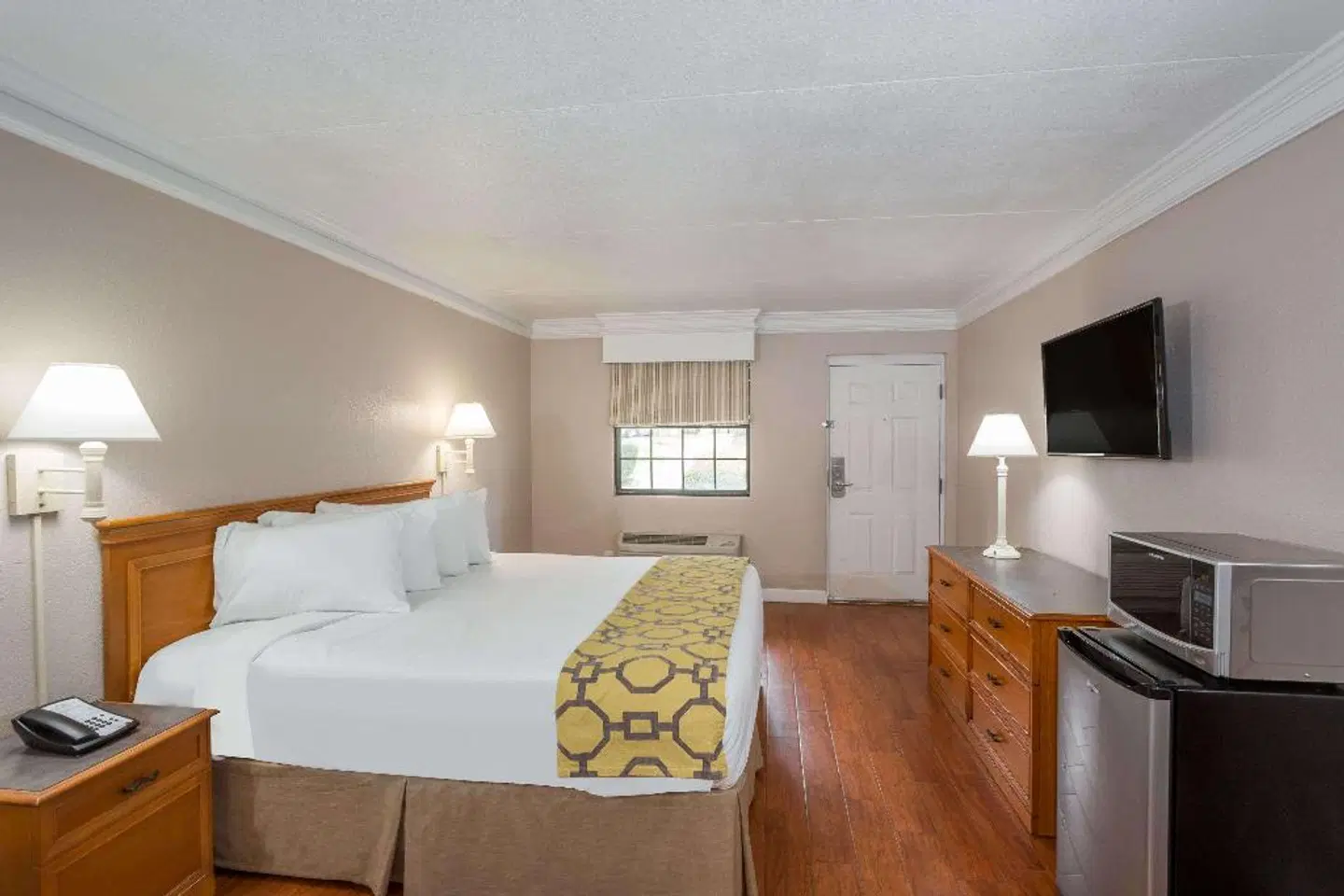 Baymont by Wyndham Tallahassee Central ROOM_EXAMPLE